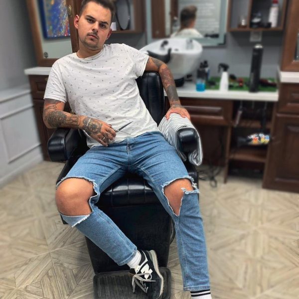Дмитрий — наш Top barber. Амбициозный мастер, с серьёзной целью — уровень барбер…