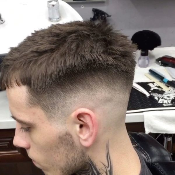 ЭТО НЕВЕРОЯТНО Вы должны это увидеть !! Наш Barber Евгений делает стрижку сам…