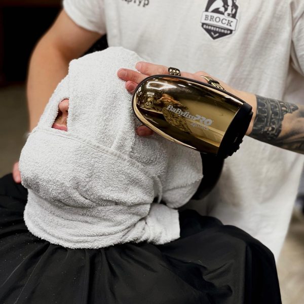 Массаж — бесплатно! ⠀ Друзья, BROCK barbershop не перестаёт удивлять. ⠀ Только …