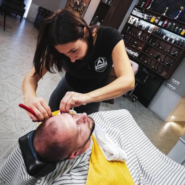 Мастер Оксана Настоящий профессионал! Стрижки, бритьё, атмосфера barbershop BR…