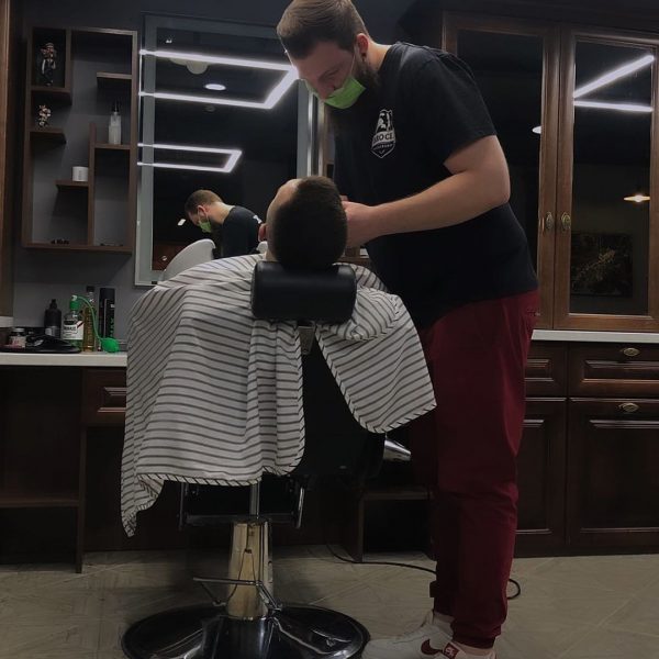 На фото наш TOP Barber Михаил Многие из вас уже успели с ним познакомиться ран…