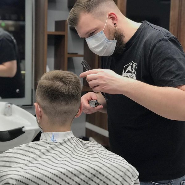 На фото наш TOP Barber Михаил Успейте записаться к этому мастеру Проспект П…