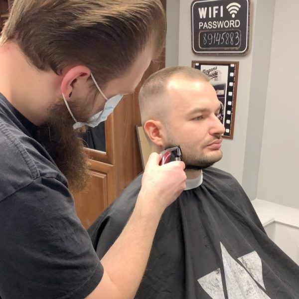 Наш Top Barber Михаил поможет Вам всегда выглядеть уверенно и стильно!
