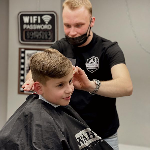 Вот так с улыбкой на лице у нас стригутся дети