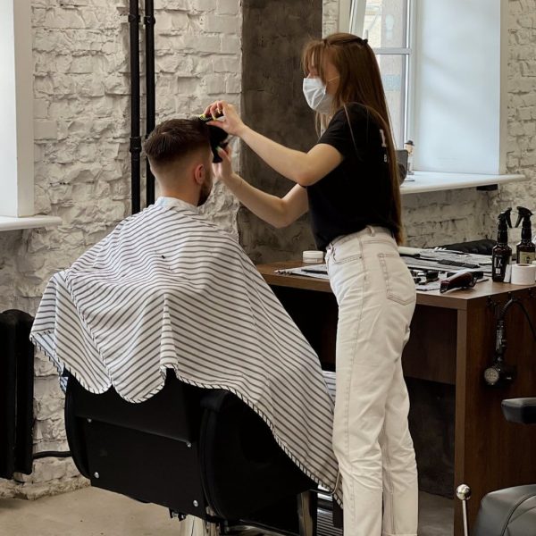 Продолжим знакомить вас с нашими мастерами Катя – Тор барбер в сети BROCK