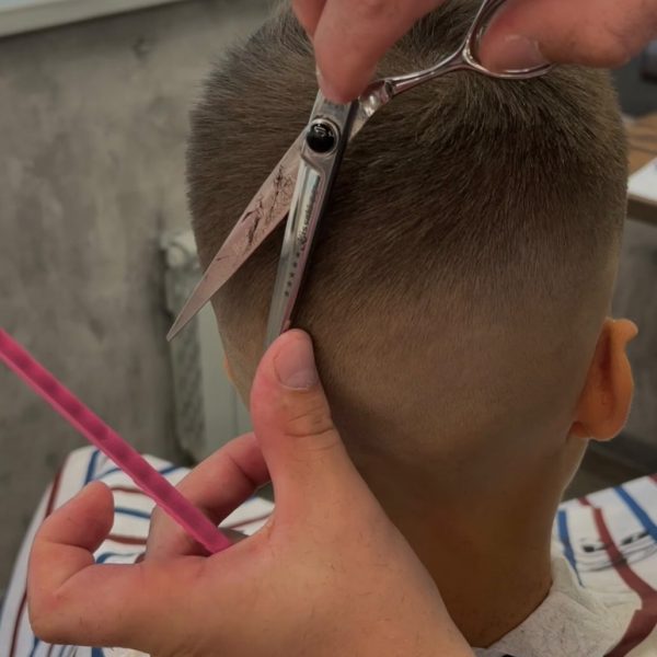 Бесконечно можно смотреть на огонь, воду и как стрижёт Pro barber Александр