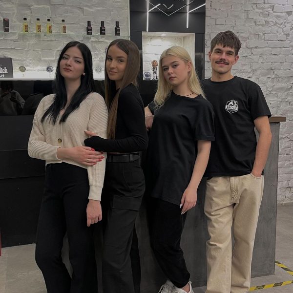 BROCK – стрижки, бритьё, атмосфера, бесплатные напитки