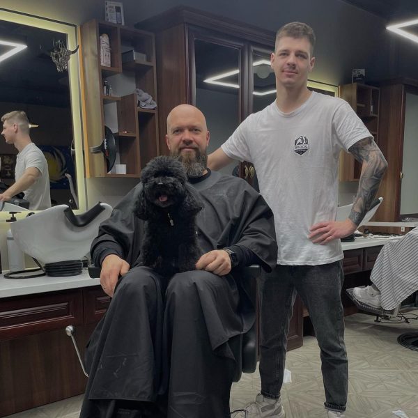 Прервемся на эту прелесть) в BROCK barbershop отлично выглядят все