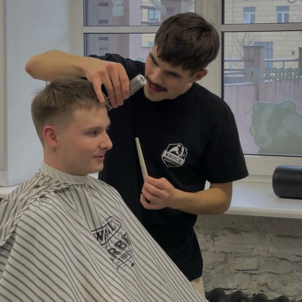 Работа барбера Никиты. Актуальный кроп, который снова на пике.