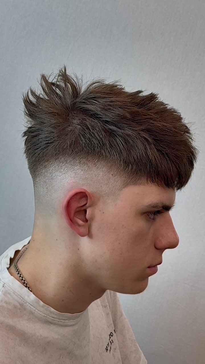 kreativnaya strizhka s elementami hair tattoo ot top barbera aleksandra