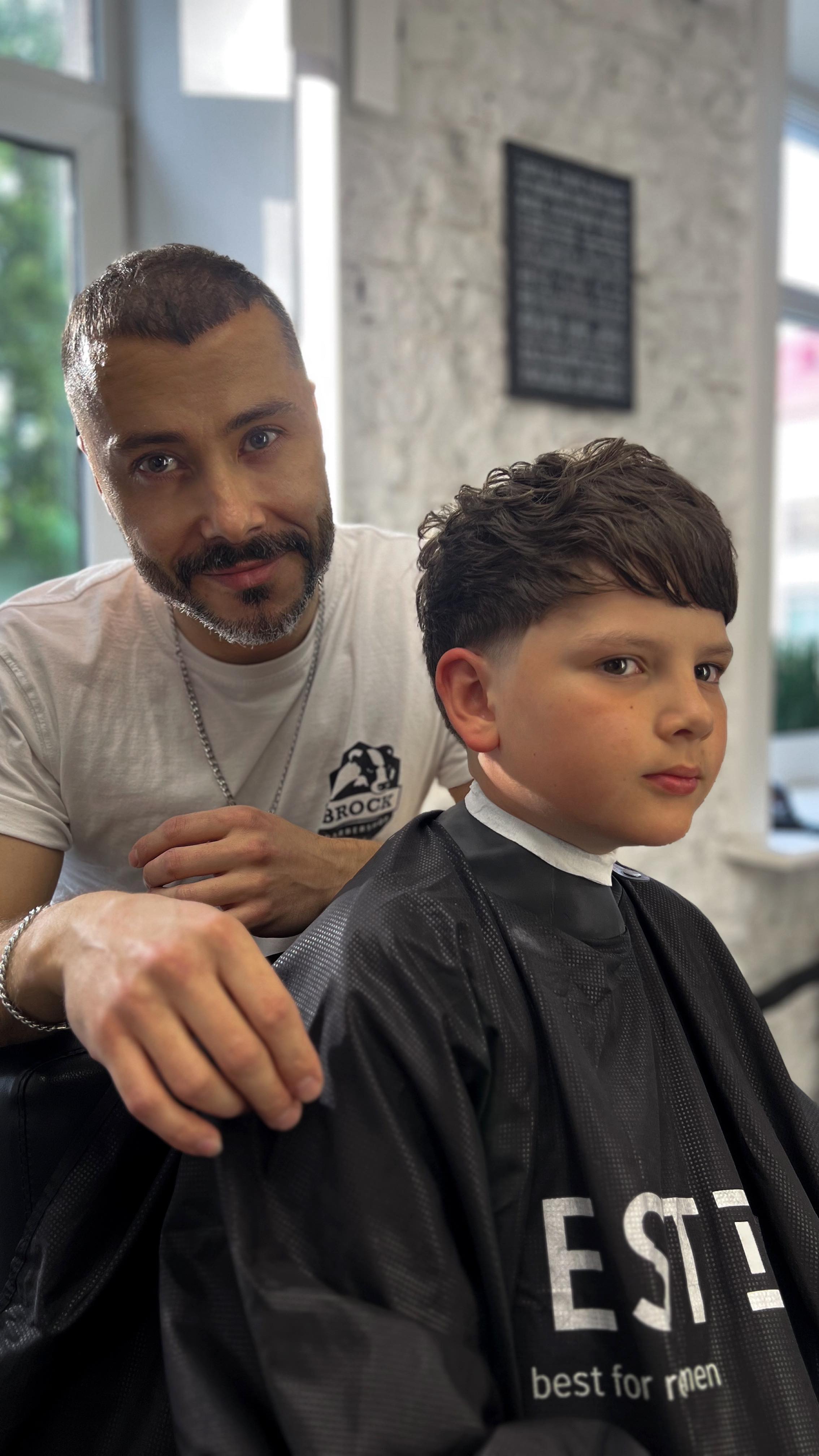 Современная детская стрижка в VIP-комнате - Premium Barber Каро 1 sovremennaya detskaya strizhka v vip komnate premium barber karo