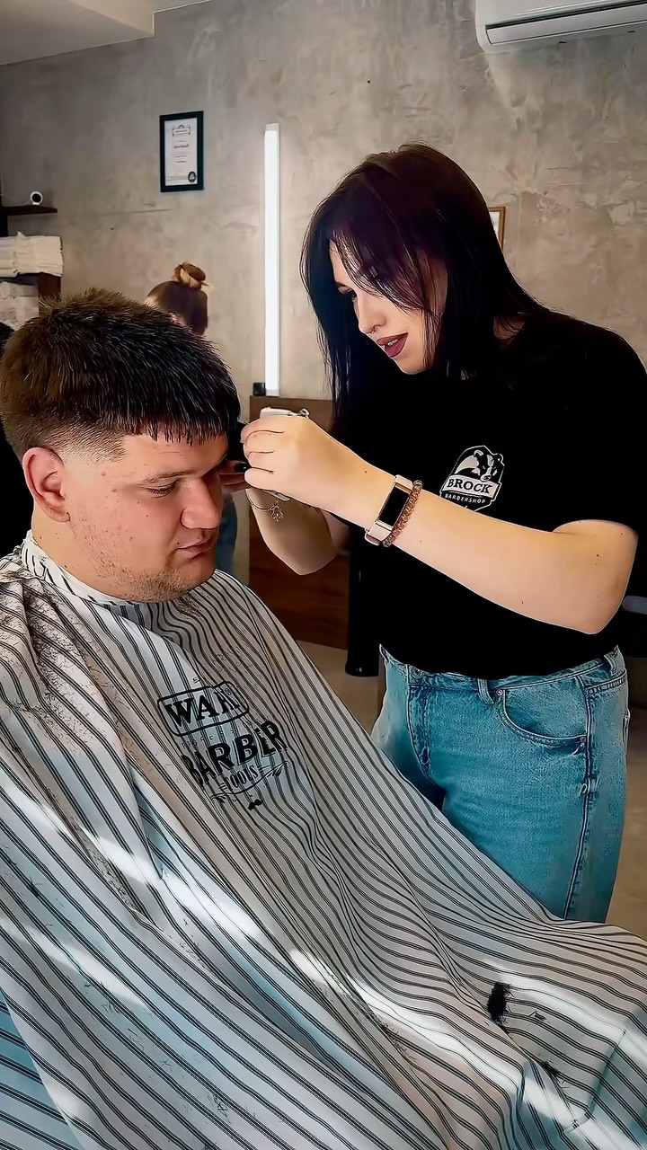 muzhskaya strizhka ot pro barbera marii