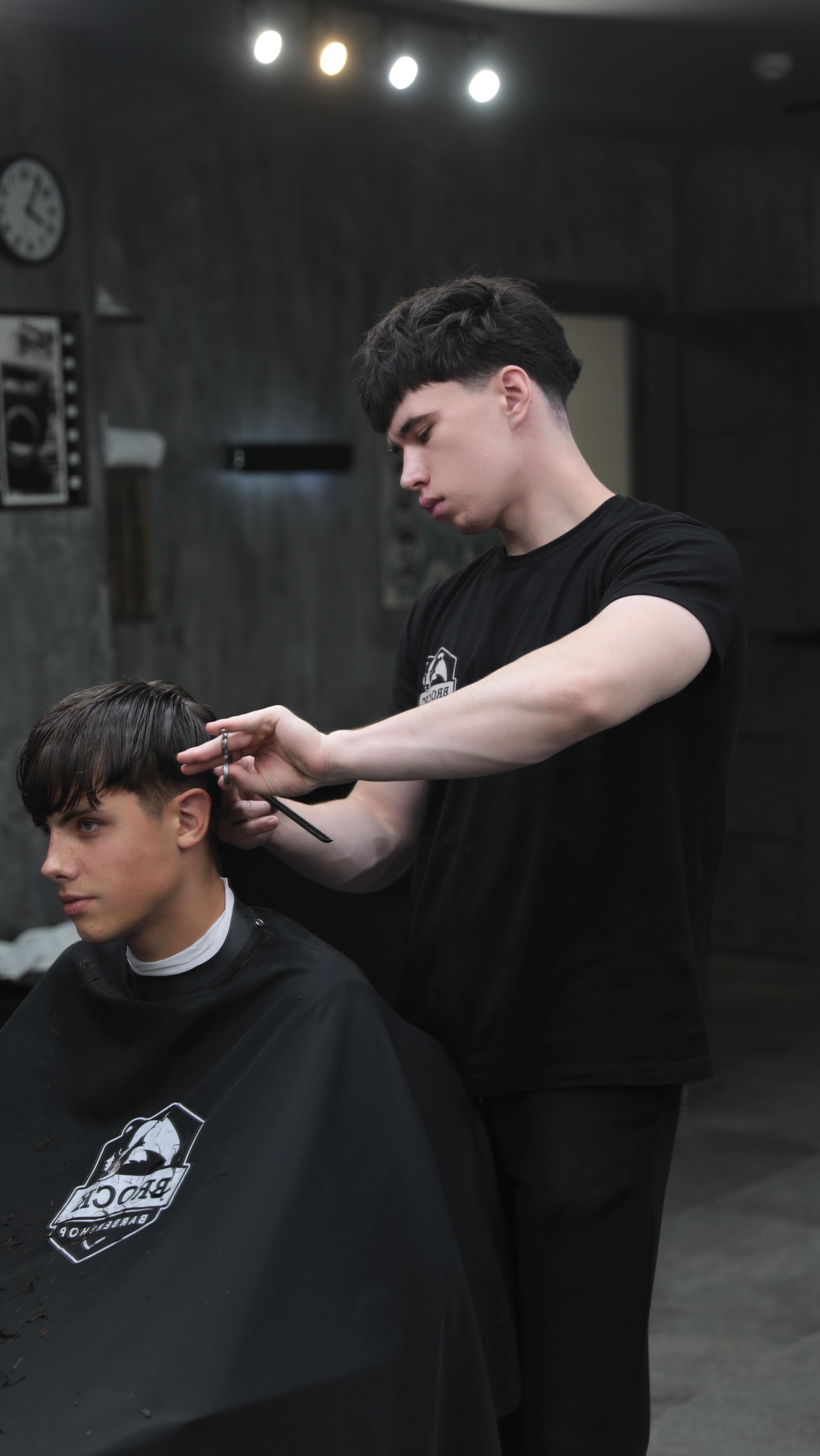 v brock barbershop tolko luchshee dlya vas zhdem vas vypolnim