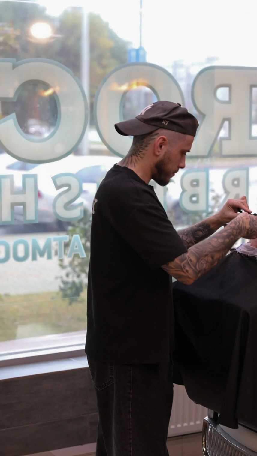 Записывайтесь на стрижку или оформление бороды в Brock Barbershop по адресу: Тим 1 1776292979 468 zapisyvajtes na strizhku ili oformlenie borody v brock barbershop po