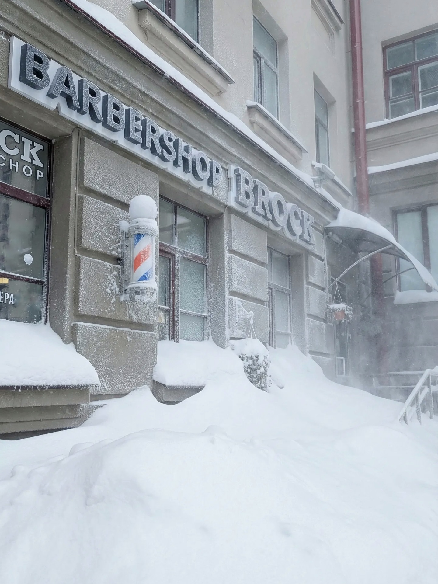 brock barbershop – otkryt dazhe kogda gorod zametaet zahodi sogreem